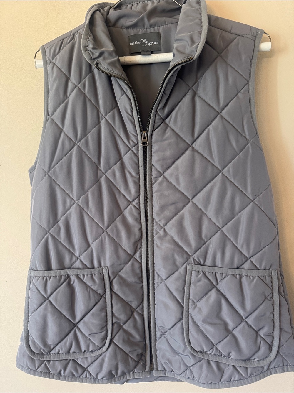 Market & Spruce Quilted Light Gray Sleeveless Vest